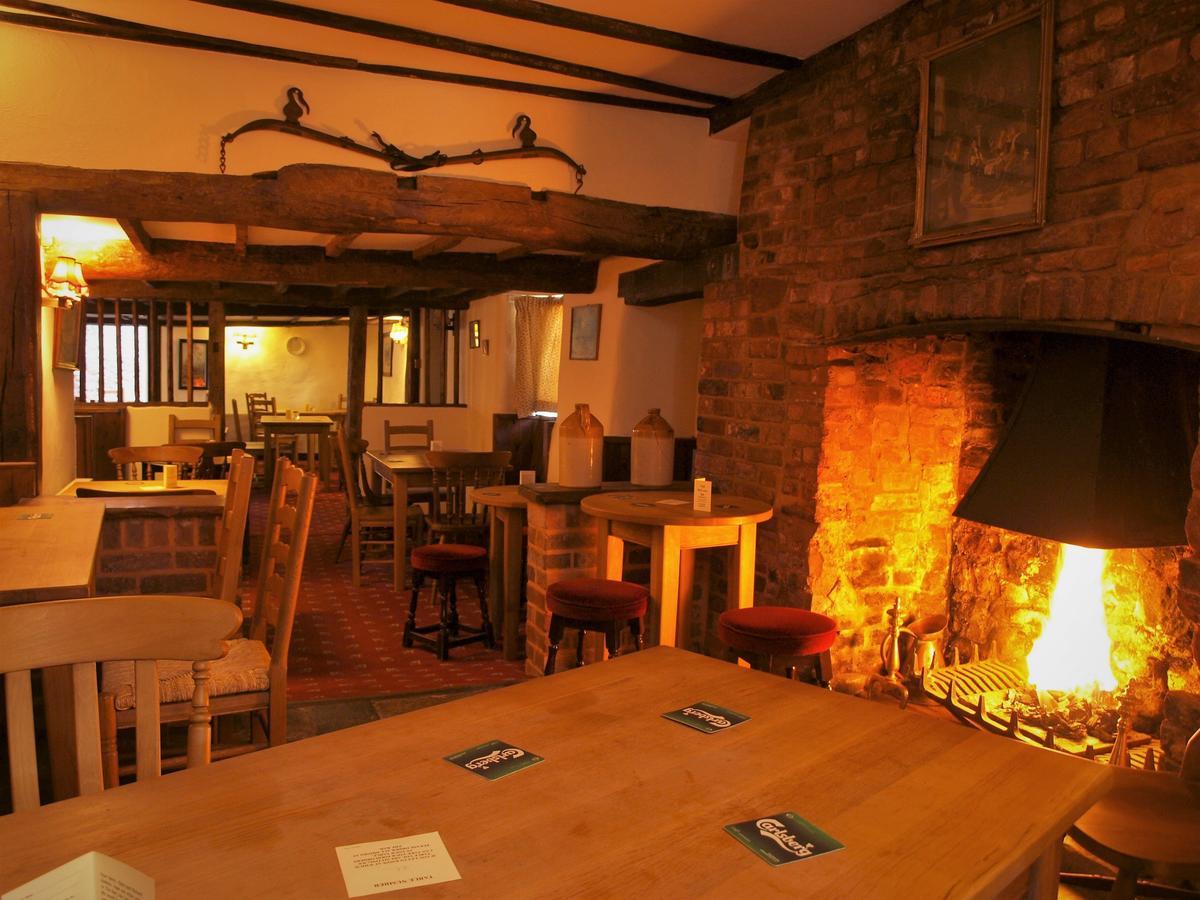 Red Lion Inn 2*